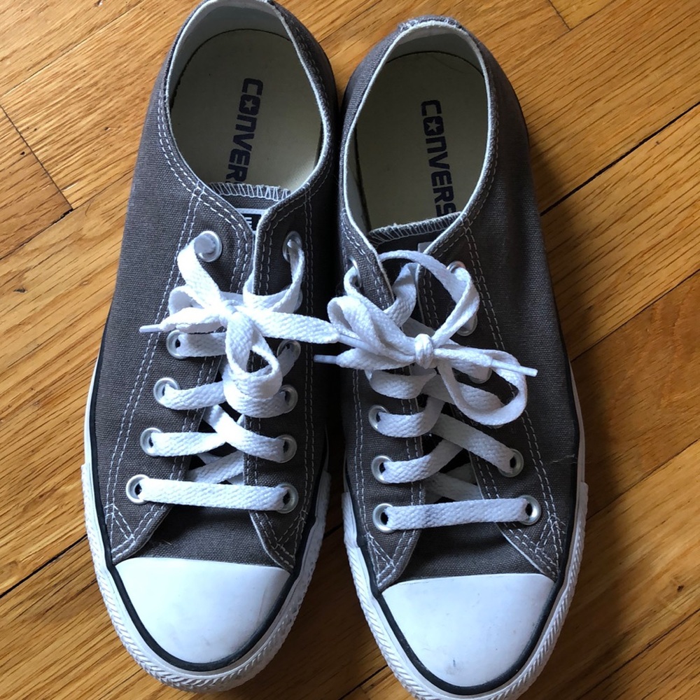 Unisex Gray Low Top Converse - Picture 2 of 5
